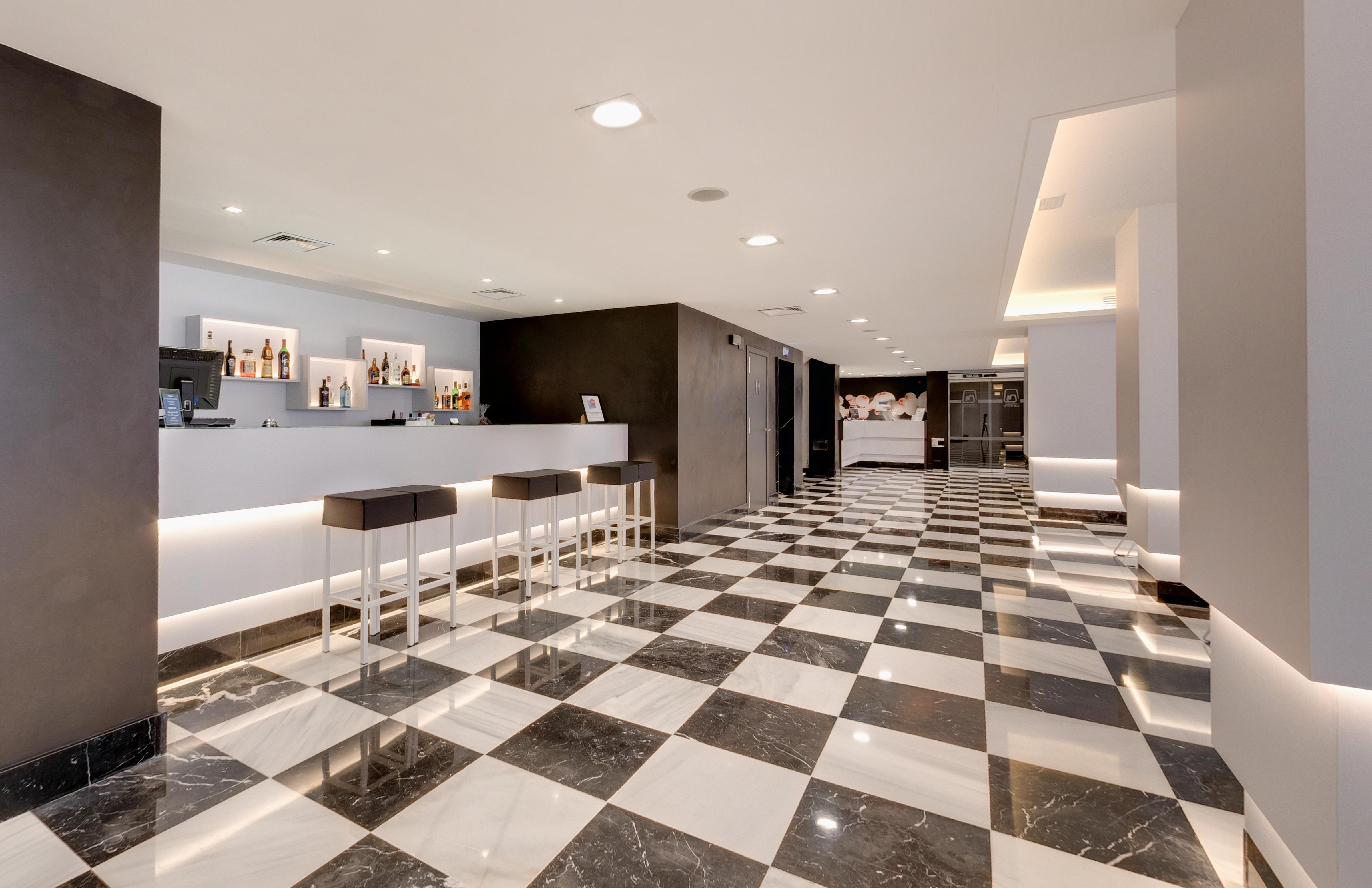 Monte Carmelo Hotel Севиля Екстериор снимка