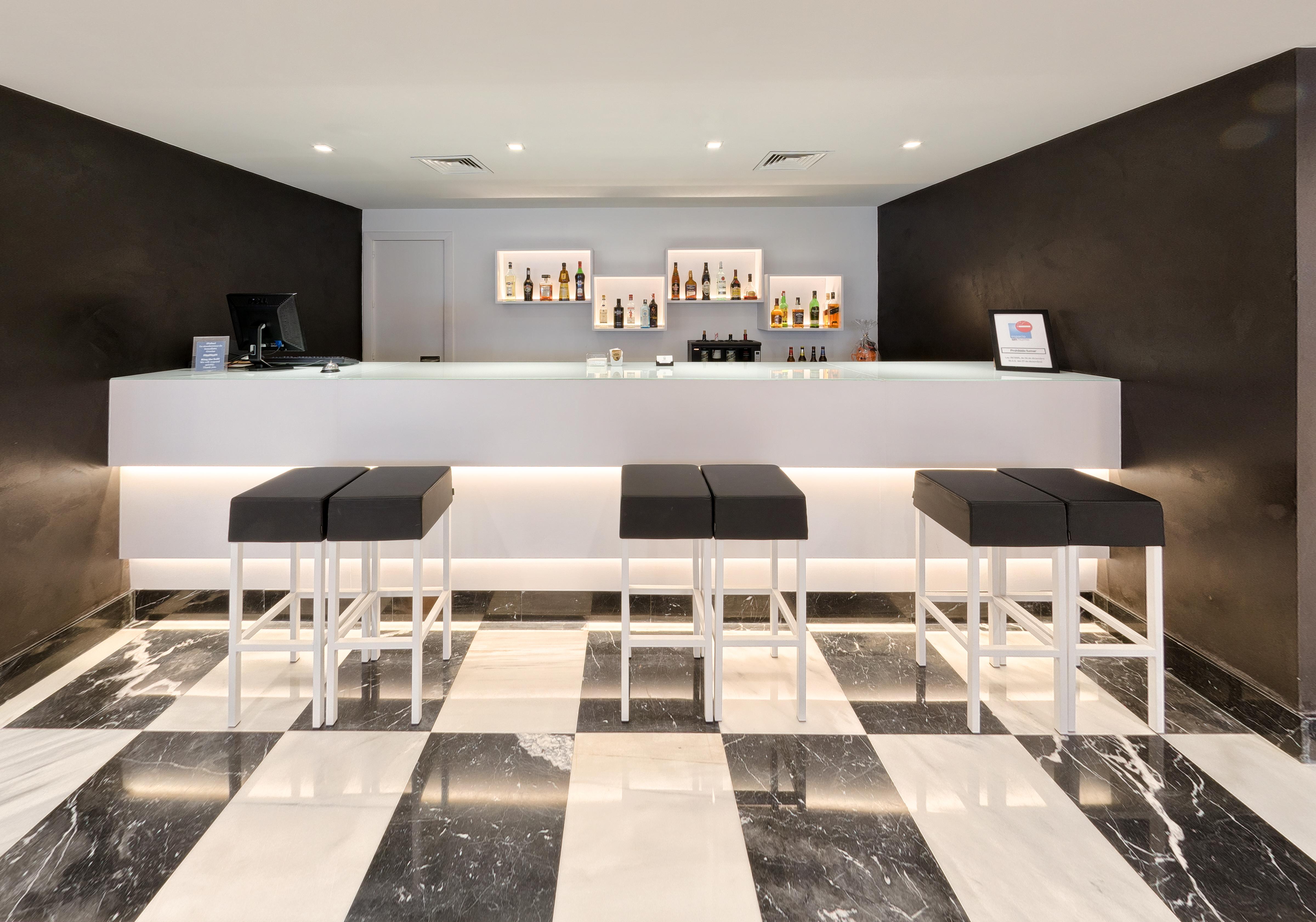 Monte Carmelo Hotel Севиля Екстериор снимка