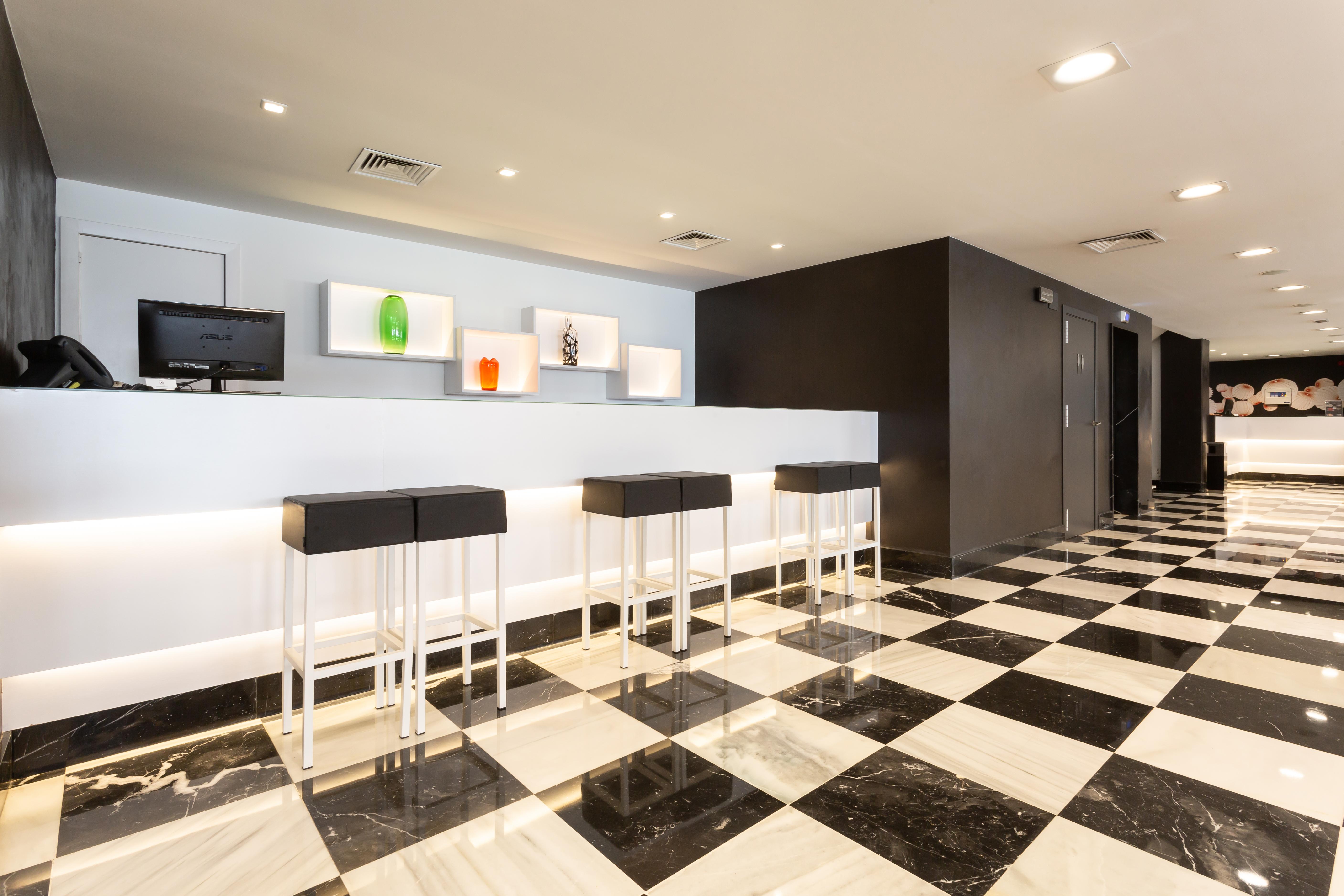 Monte Carmelo Hotel Севиля Екстериор снимка