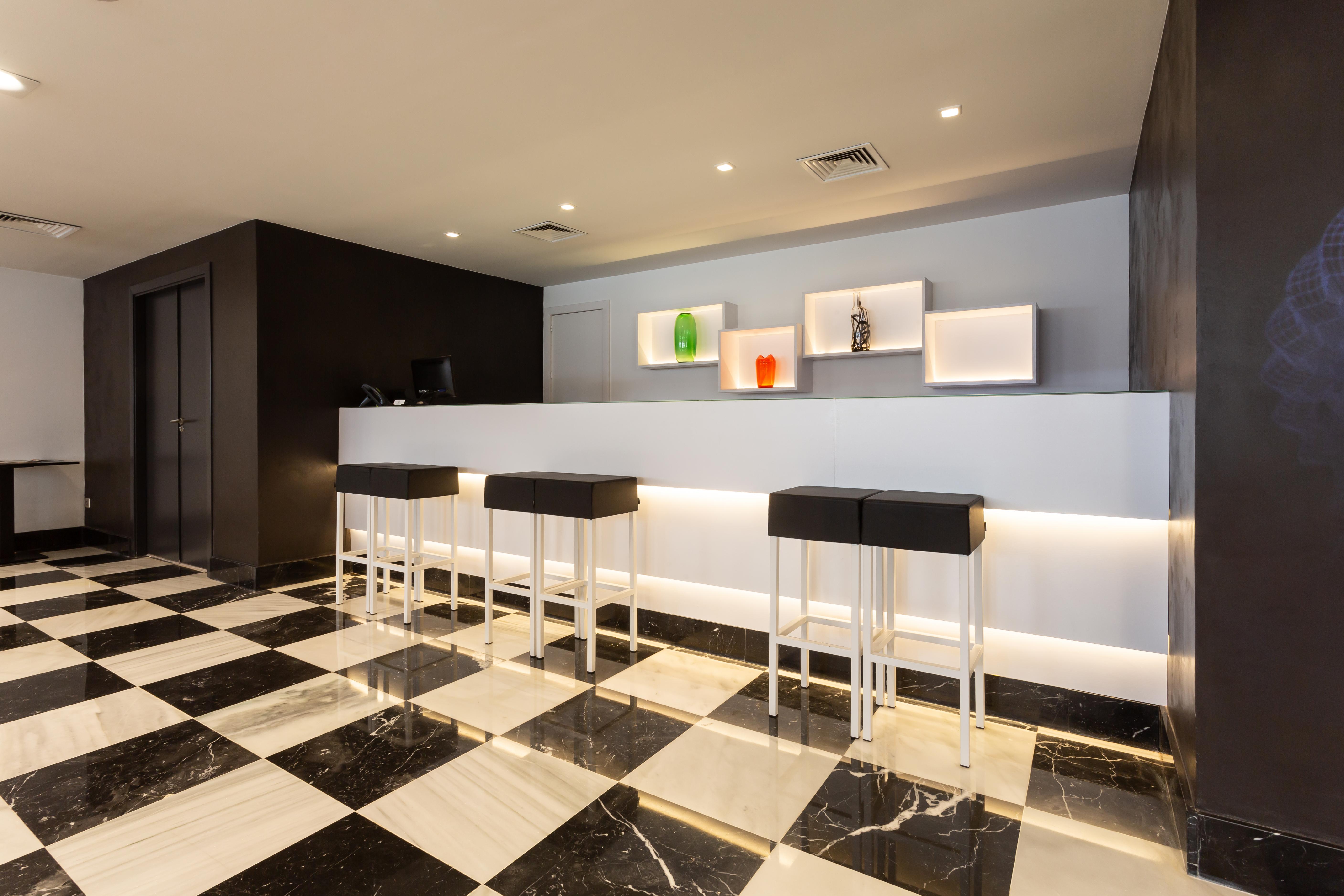 Monte Carmelo Hotel Севиля Екстериор снимка