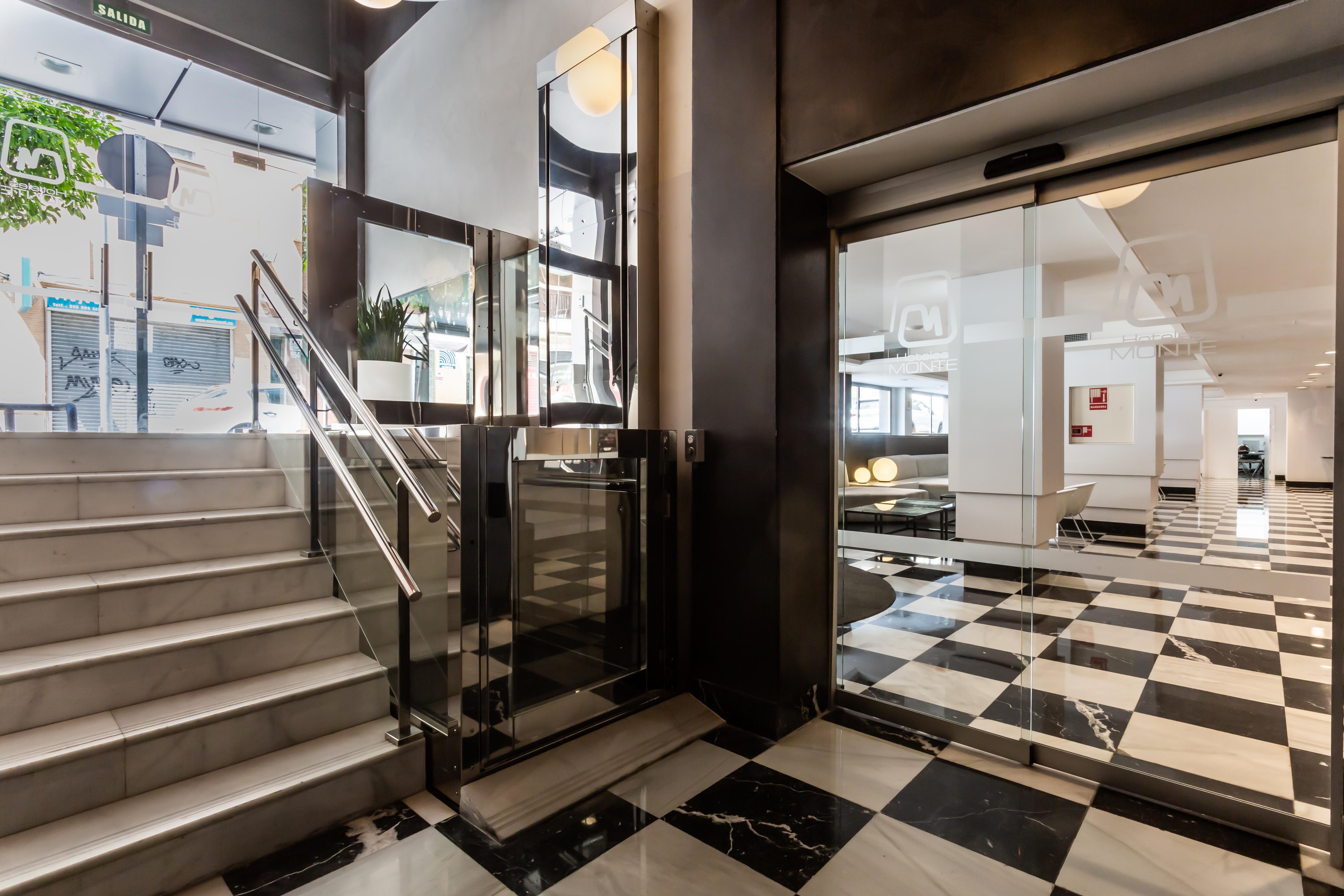 Monte Carmelo Hotel Севиля Екстериор снимка