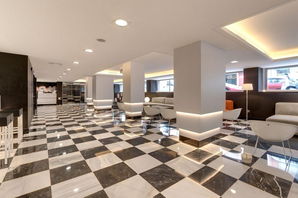 Monte Carmelo Hotel Севиля Екстериор снимка