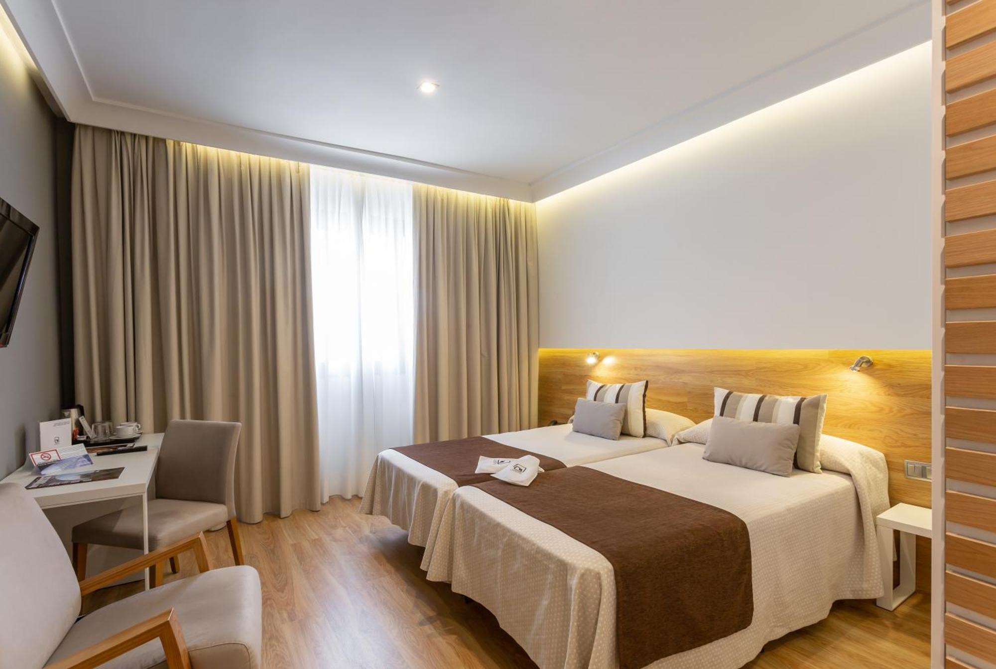 Monte Carmelo Hotel Севиля Екстериор снимка