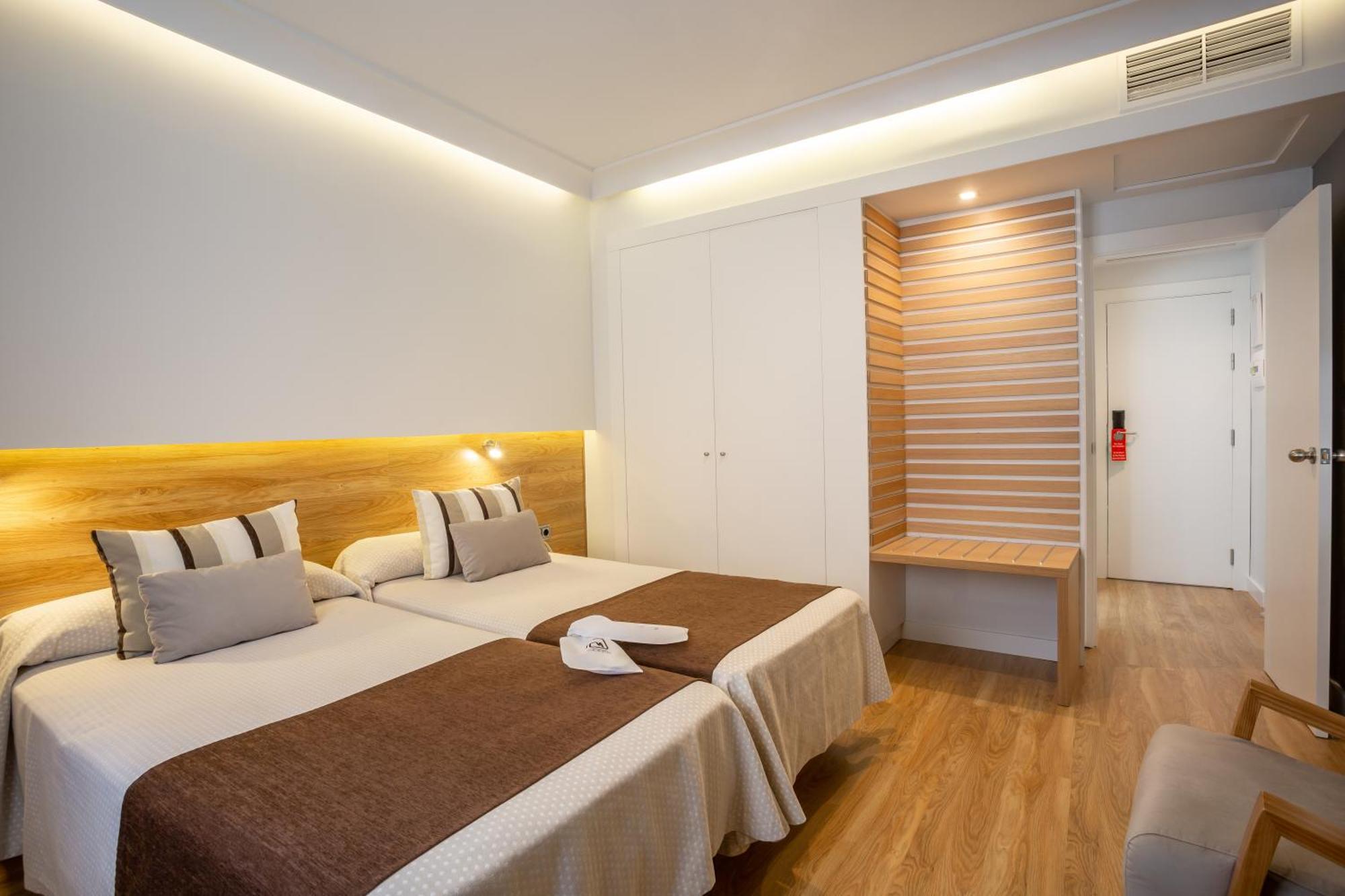 Monte Carmelo Hotel Севиля Екстериор снимка