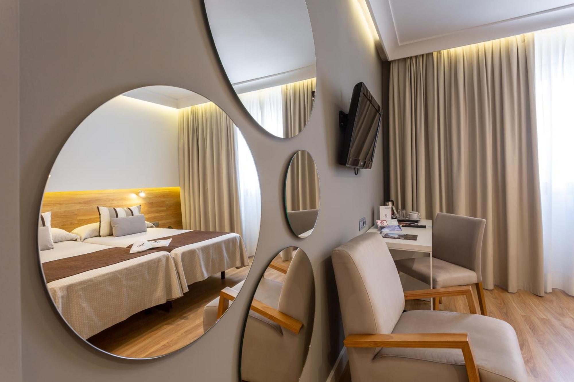 Monte Carmelo Hotel Севиля Екстериор снимка