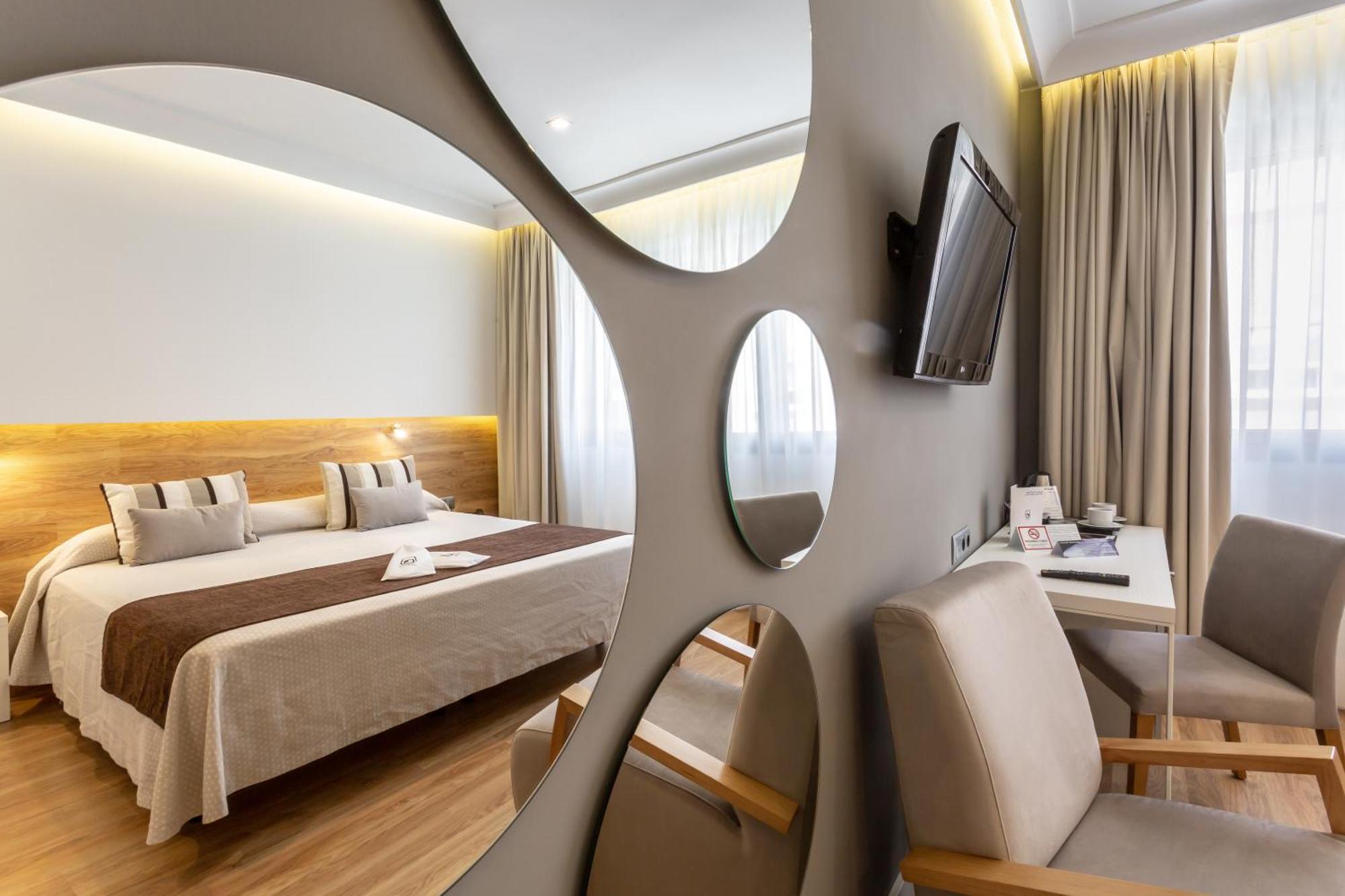 Monte Carmelo Hotel Севиля Екстериор снимка