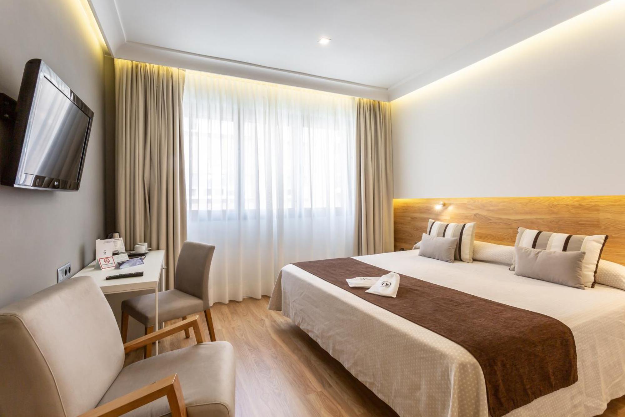 Monte Carmelo Hotel Севиля Екстериор снимка