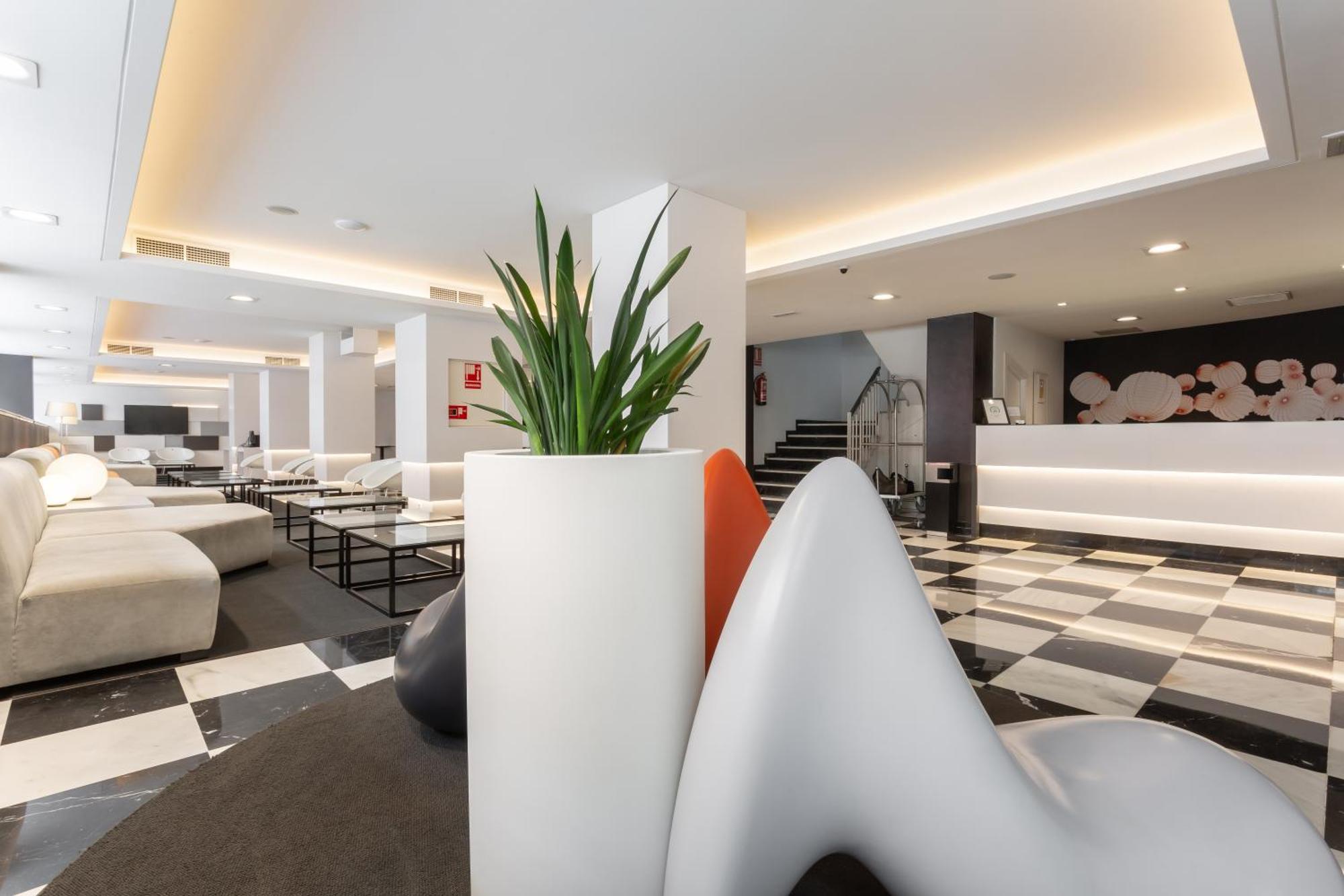 Monte Carmelo Hotel Севиля Екстериор снимка